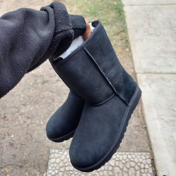 New size 8 classic Ugg boots - Picture 8 of 9